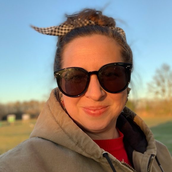 Meet your Posher, Stephanie - Picture 2 of 2